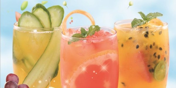夏天就要來(lái)啦，是時(shí)候給自己的門(mén)店配一臺(tái)果汁飲料機(jī)了！